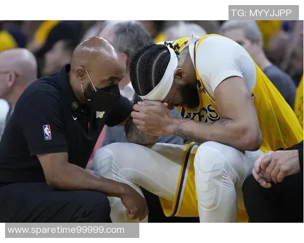 勇士与湖人激战正酣主直播精彩瞬间回顾与分析